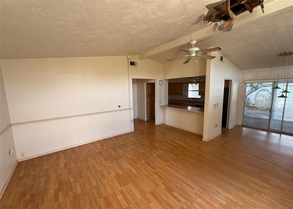 Active With Contract: $299,900 (3 beds, 2 baths, 1225 Square Feet)