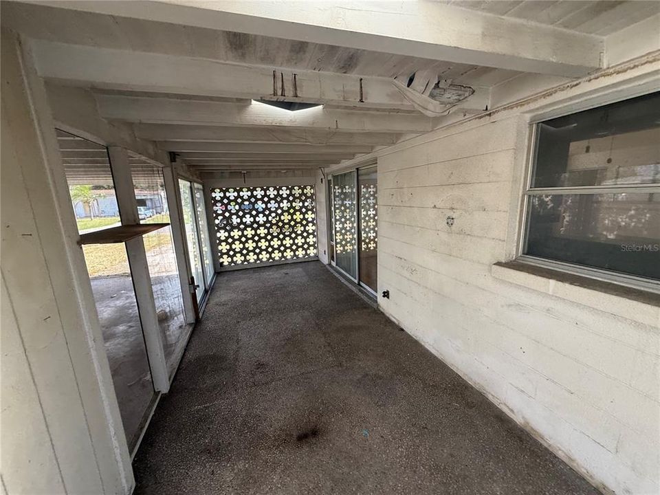 Active With Contract: $299,900 (3 beds, 2 baths, 1225 Square Feet)