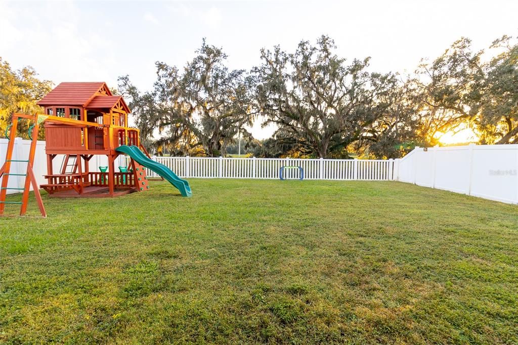 На продажу: $435,000 (4 спален, 2 ванн, 2406 Квадратных фут)