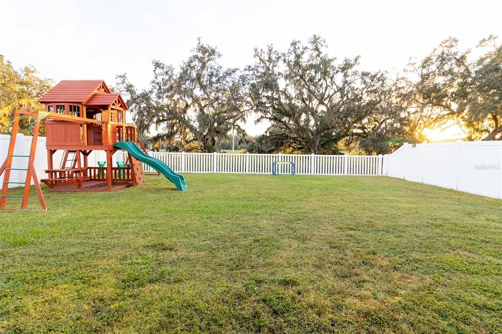 На продажу: $435,000 (4 спален, 2 ванн, 2406 Квадратных фут)