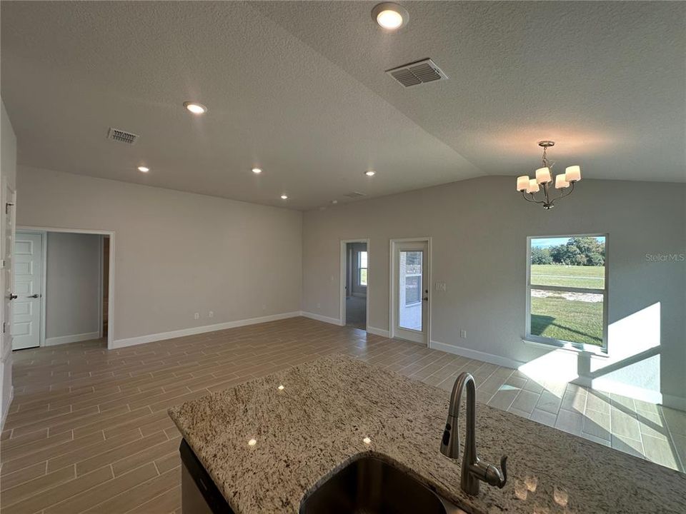 En Venta: $261,350 (3 camas, 2 baños, 1373 Pies cuadrados)