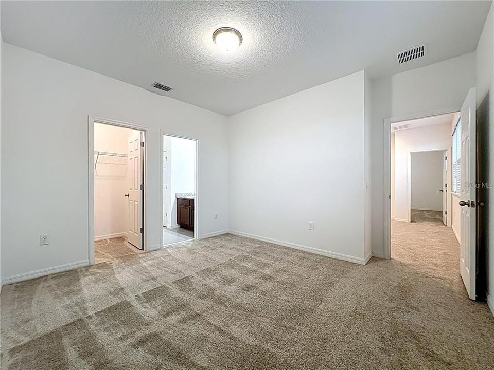 出租: $4,150 (5 贝兹, 3 浴室, 3689 平方英尺)