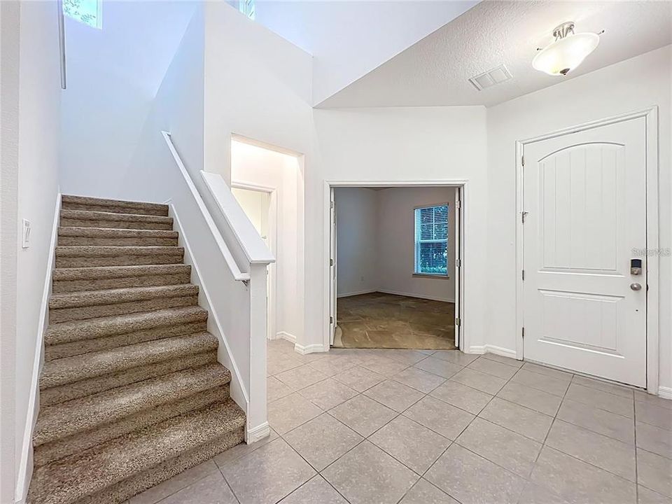 出租: $4,150 (5 贝兹, 3 浴室, 3689 平方英尺)