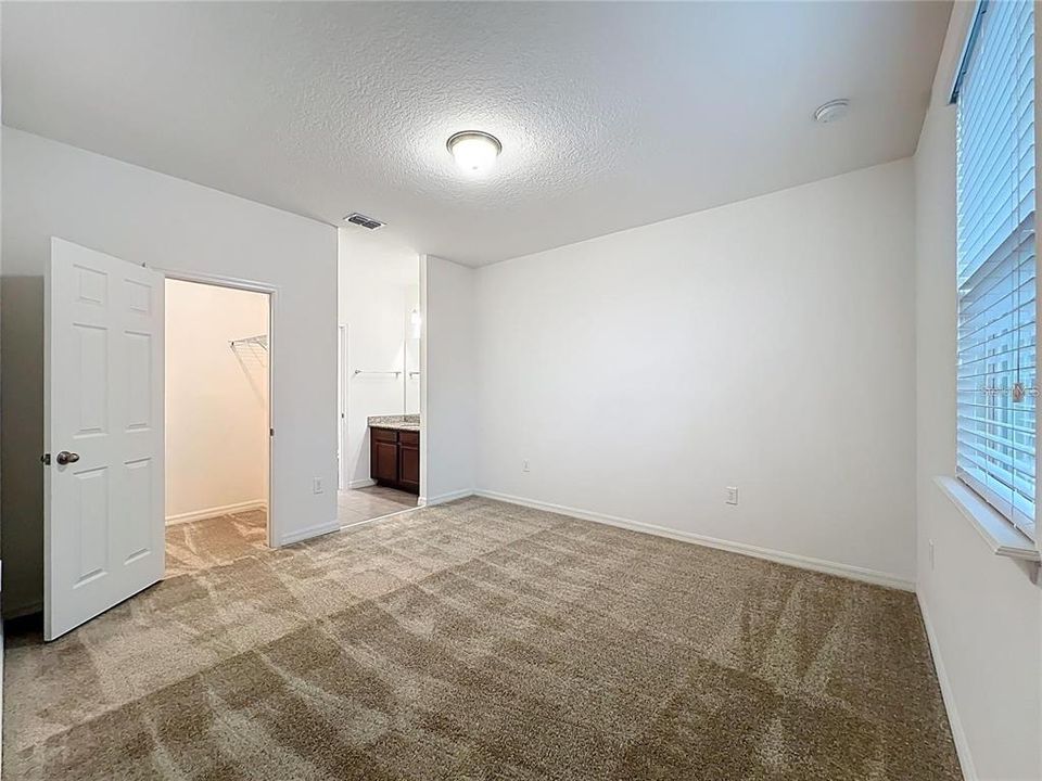 出租: $4,150 (5 贝兹, 3 浴室, 3689 平方英尺)