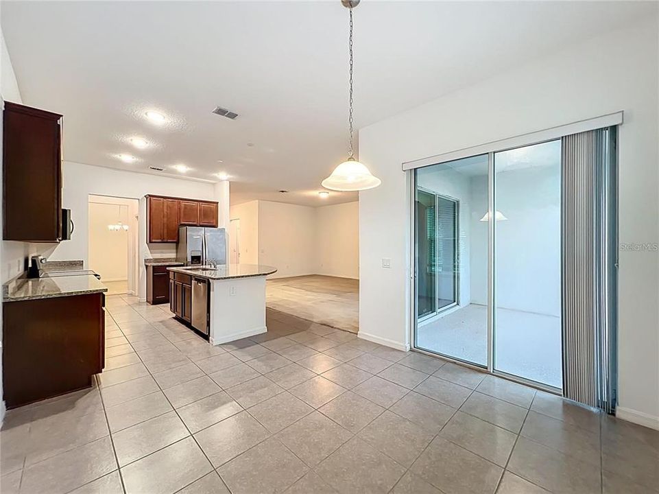 出租: $4,150 (5 贝兹, 3 浴室, 3689 平方英尺)