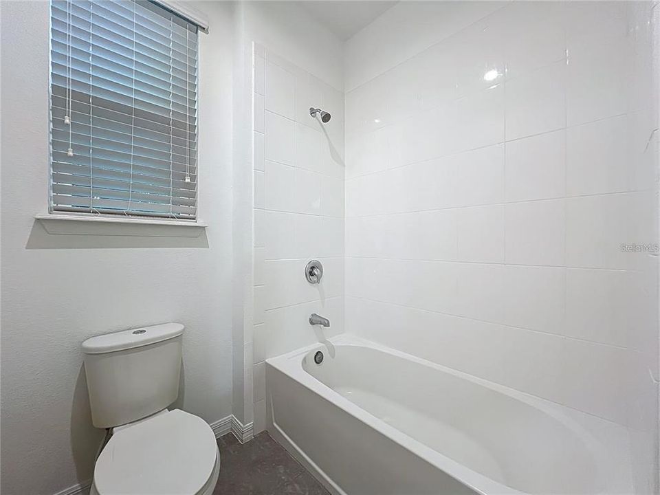 出租: $4,150 (5 贝兹, 3 浴室, 3689 平方英尺)