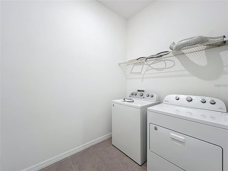 出租: $4,150 (5 贝兹, 3 浴室, 3689 平方英尺)