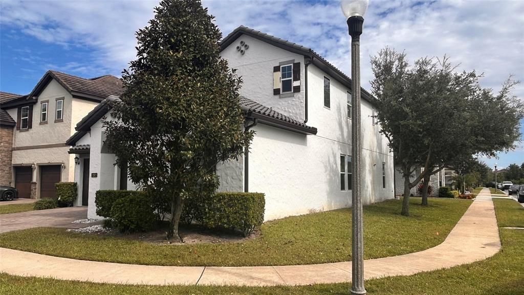 出租: $4,150 (5 贝兹, 3 浴室, 3689 平方英尺)