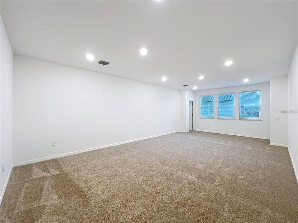 出租: $4,150 (5 贝兹, 3 浴室, 3689 平方英尺)