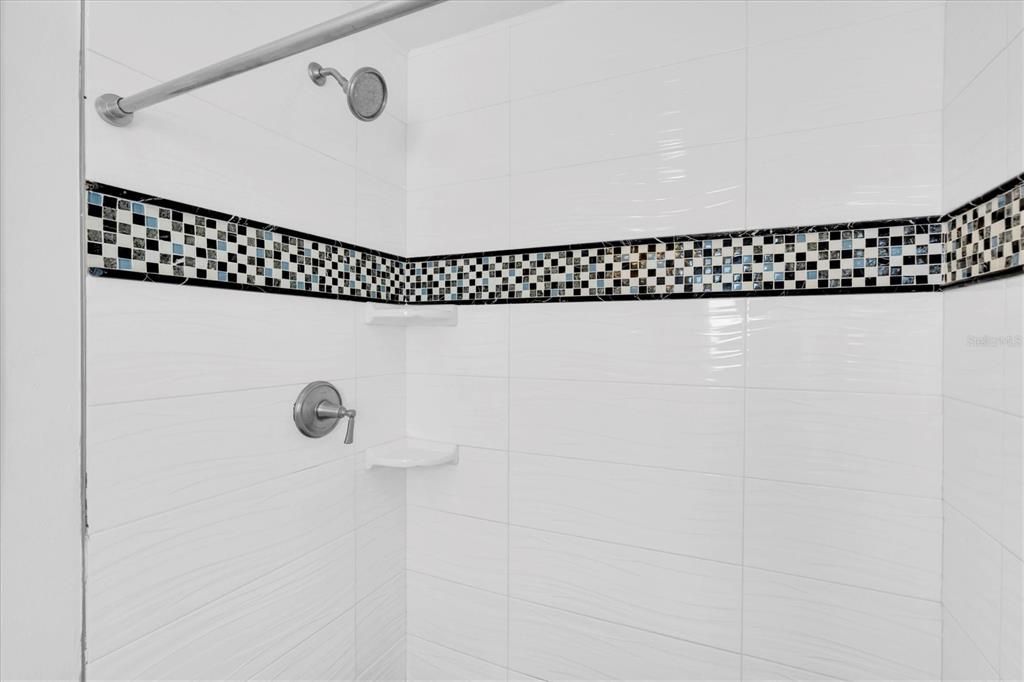 En Venta: $790,000 (3 camas, 2 baños, 1407 Pies cuadrados)