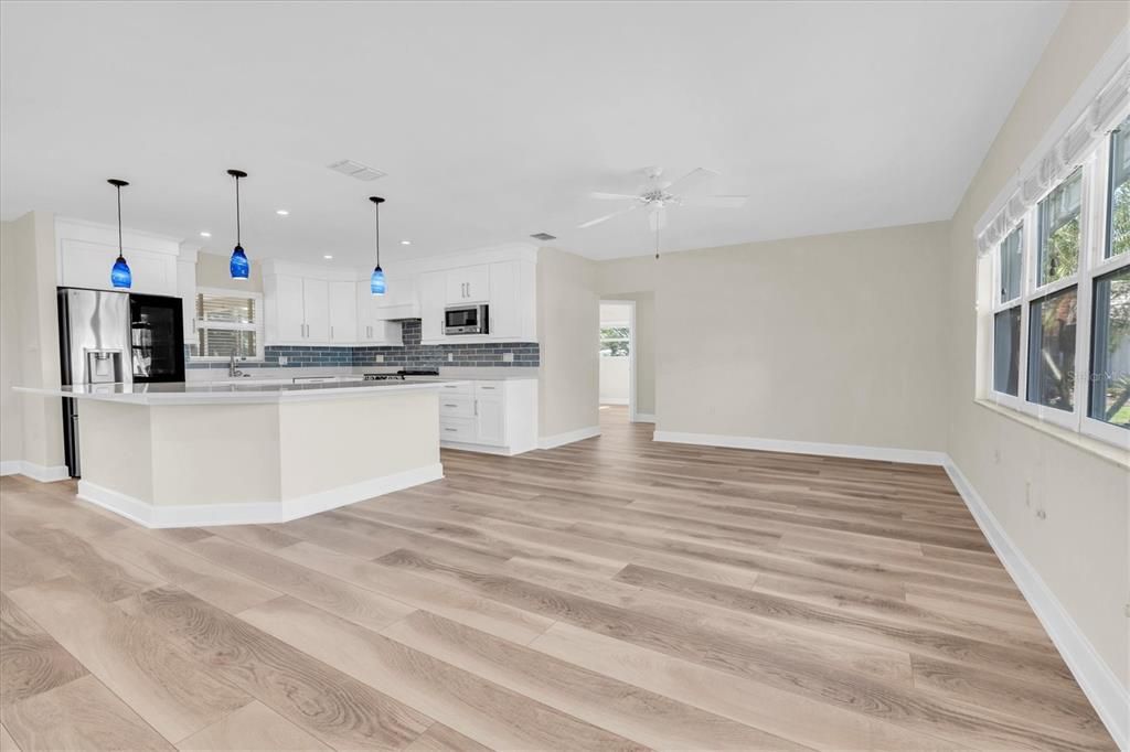 En Venta: $790,000 (3 camas, 2 baños, 1407 Pies cuadrados)