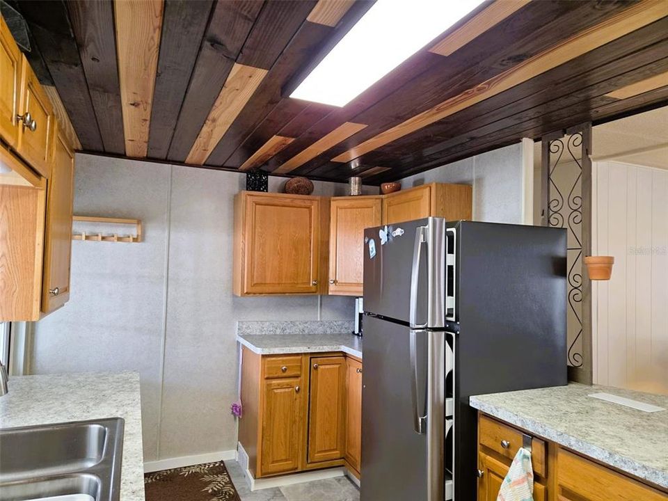 For Sale: $200,000 (2 beds, 2 baths, 1150 Square Feet)