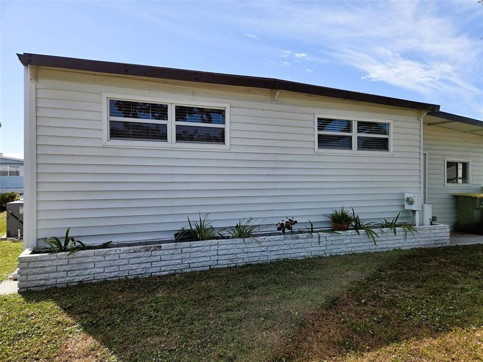 For Sale: $200,000 (2 beds, 2 baths, 1150 Square Feet)