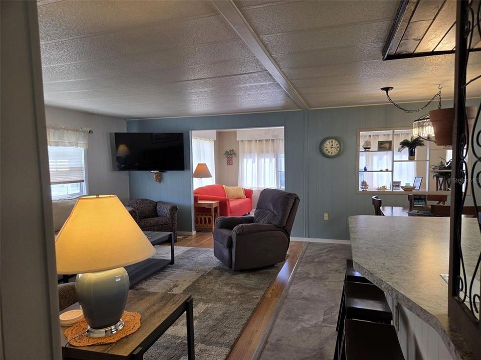 For Sale: $200,000 (2 beds, 2 baths, 1150 Square Feet)