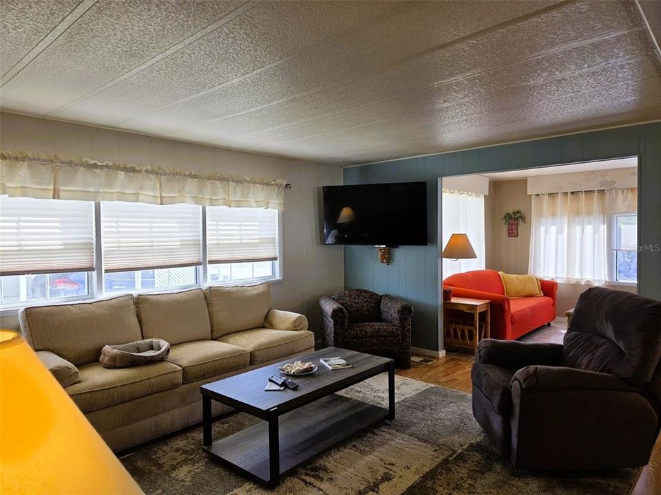 For Sale: $200,000 (2 beds, 2 baths, 1150 Square Feet)