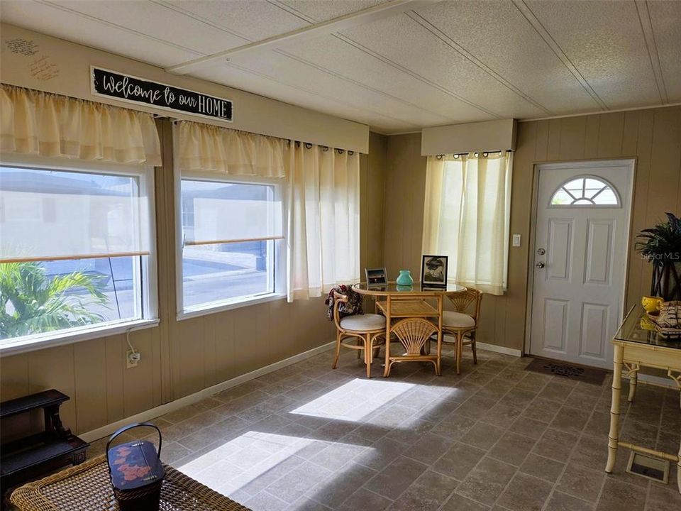 For Sale: $200,000 (2 beds, 2 baths, 1150 Square Feet)