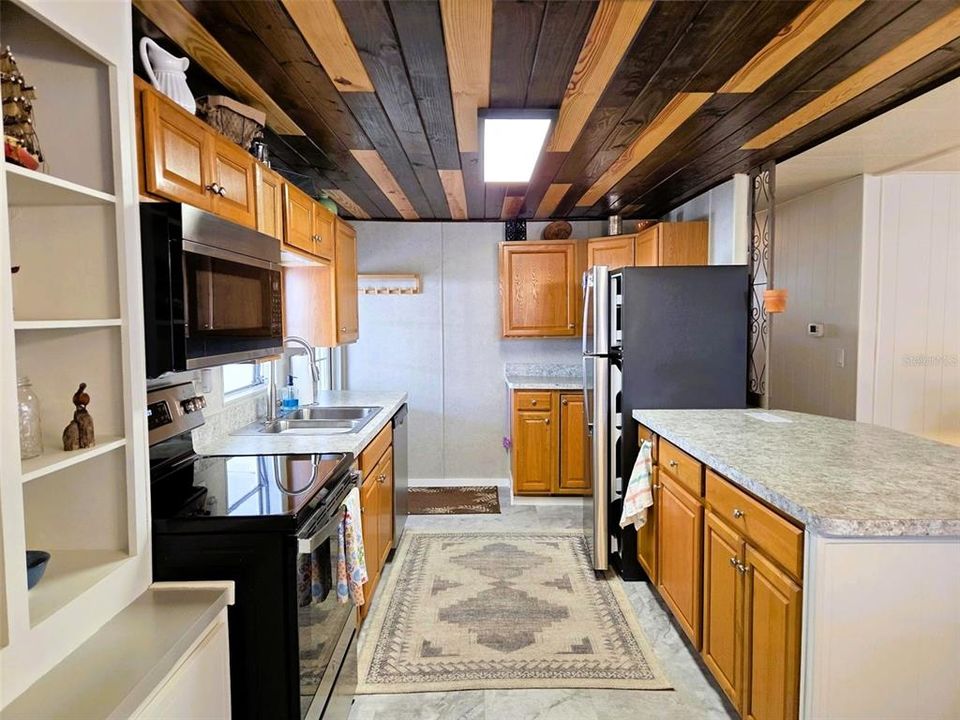 For Sale: $200,000 (2 beds, 2 baths, 1150 Square Feet)