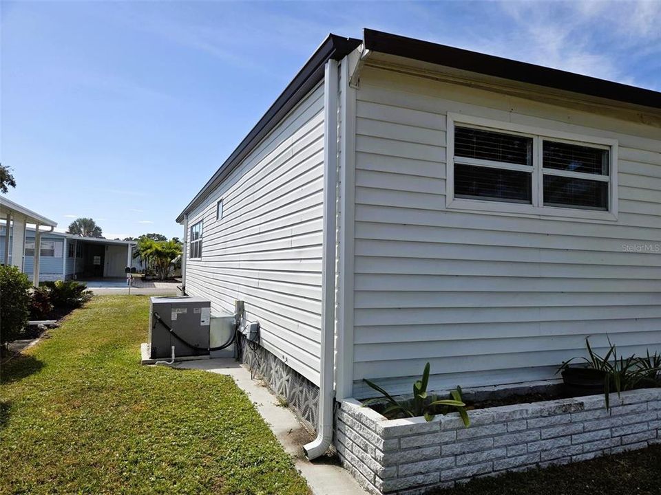 For Sale: $200,000 (2 beds, 2 baths, 1150 Square Feet)