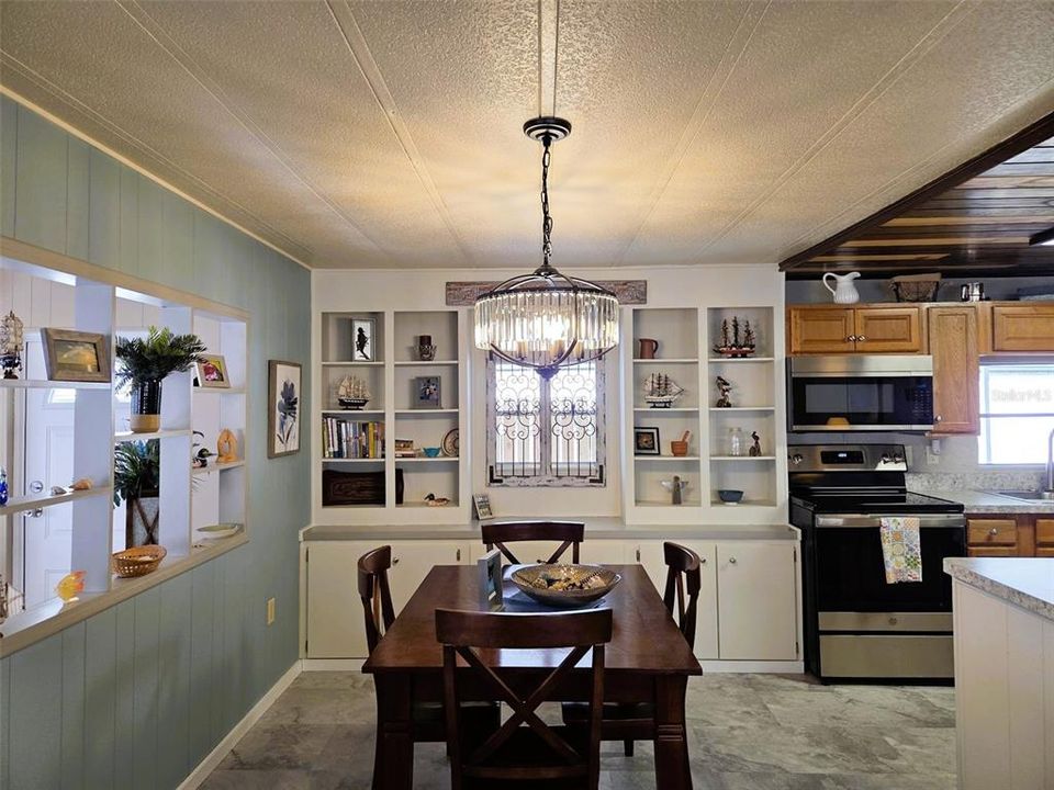 For Sale: $200,000 (2 beds, 2 baths, 1150 Square Feet)