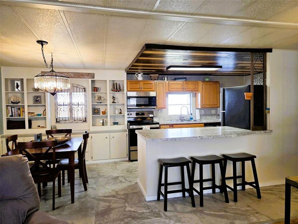 For Sale: $200,000 (2 beds, 2 baths, 1150 Square Feet)