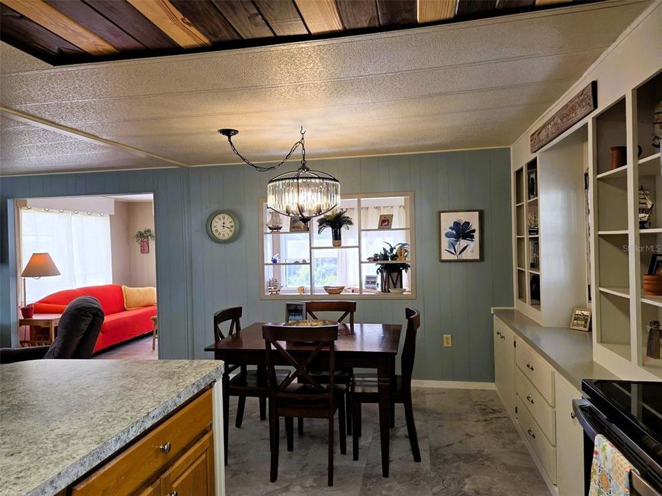 For Sale: $200,000 (2 beds, 2 baths, 1150 Square Feet)