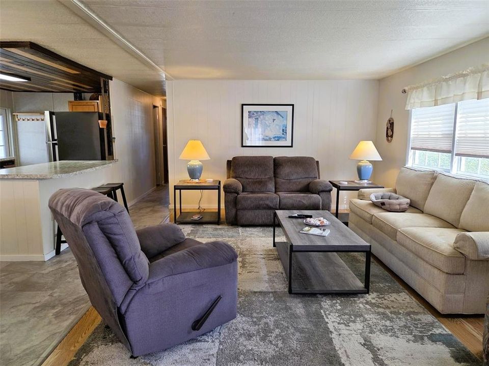 For Sale: $200,000 (2 beds, 2 baths, 1150 Square Feet)