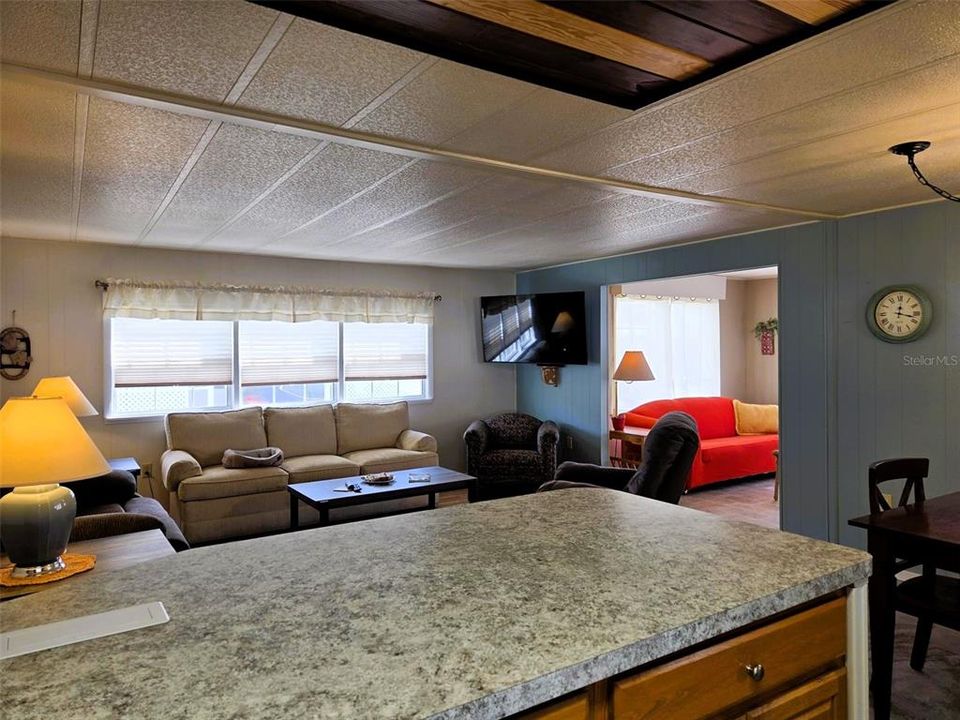 For Sale: $200,000 (2 beds, 2 baths, 1150 Square Feet)