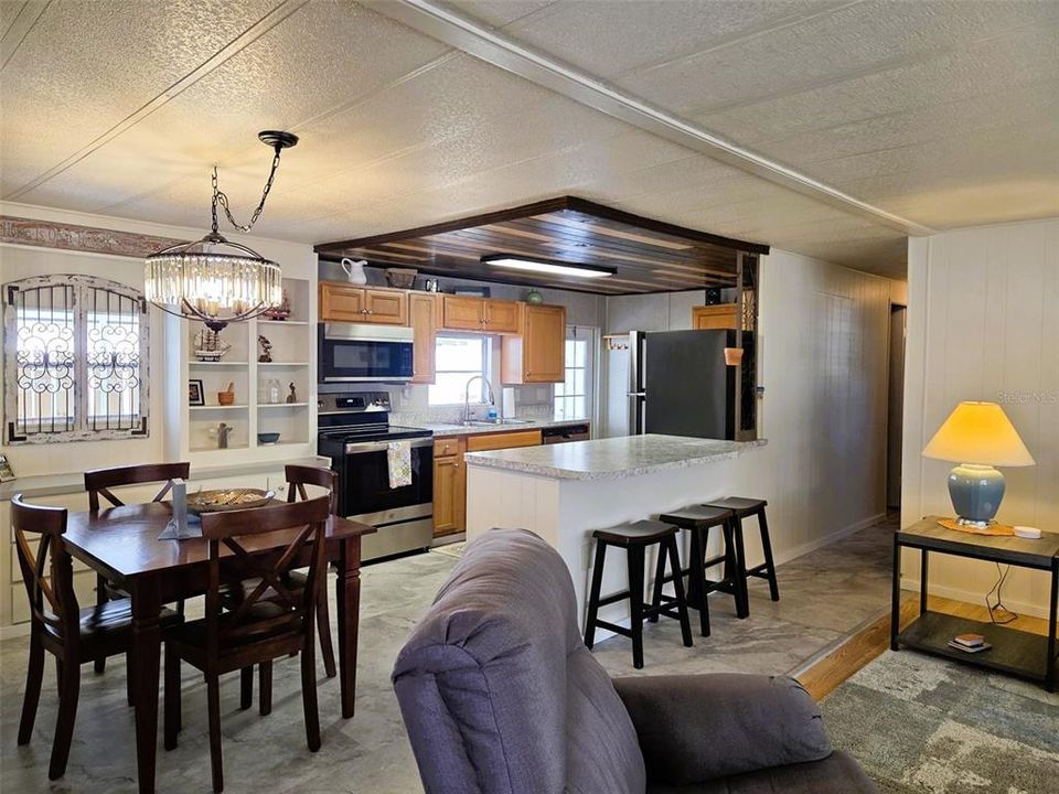 For Sale: $200,000 (2 beds, 2 baths, 1150 Square Feet)