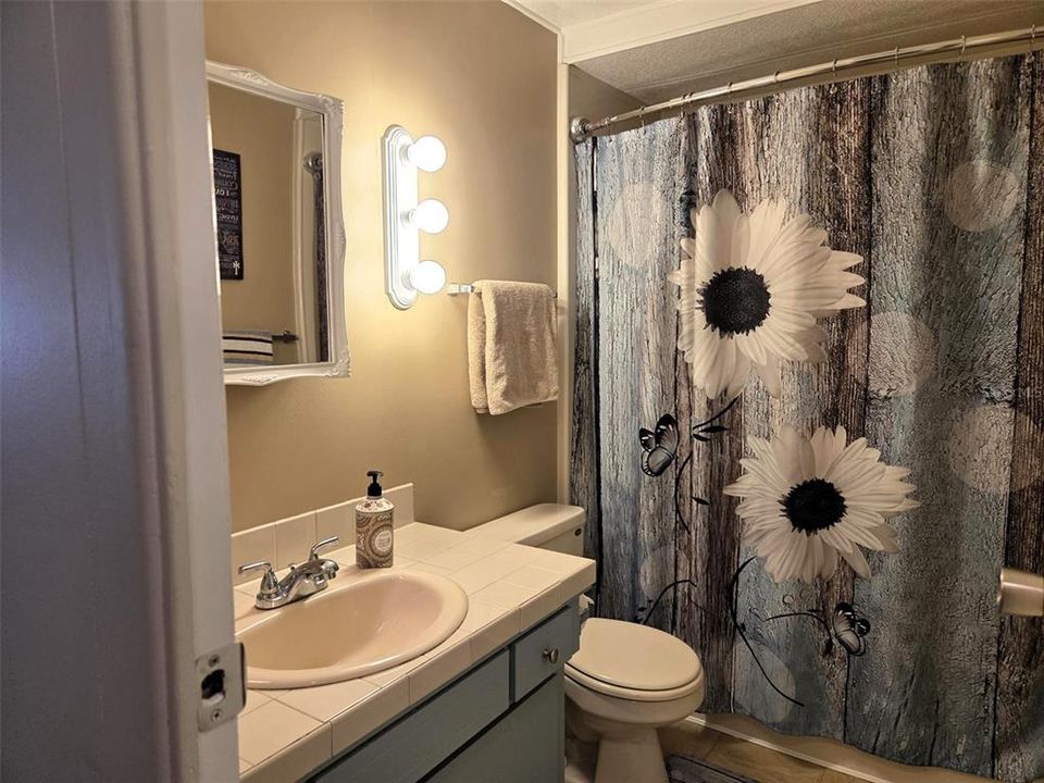 For Sale: $200,000 (2 beds, 2 baths, 1150 Square Feet)