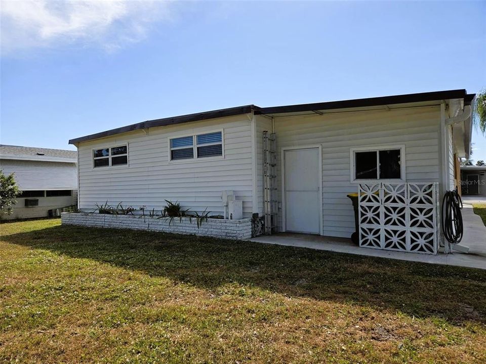 For Sale: $200,000 (2 beds, 2 baths, 1150 Square Feet)