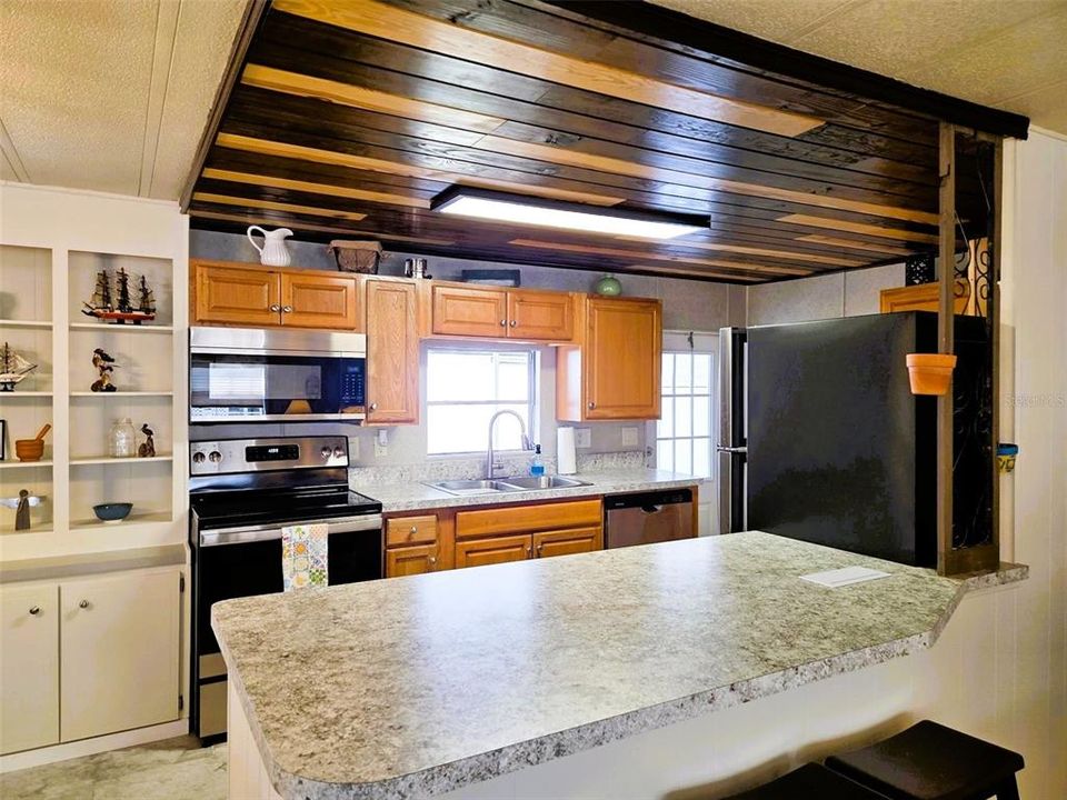 For Sale: $200,000 (2 beds, 2 baths, 1150 Square Feet)