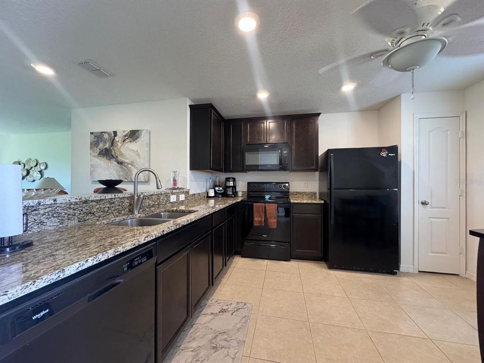 Active With Contract: $289,000 (3 beds, 2 baths, 1244 Square Feet)