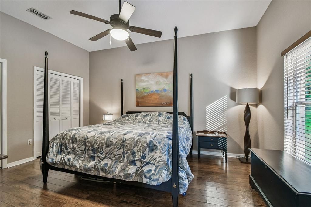 合同活跃: $847,000 (3 贝兹, 3 浴室, 2332 平方英尺)