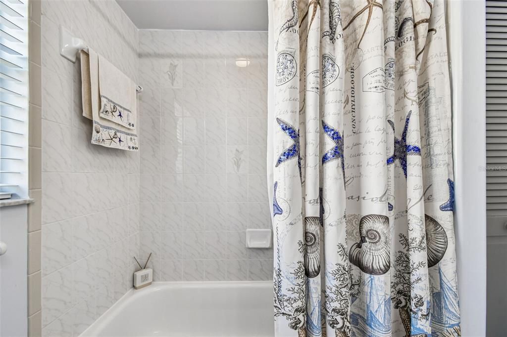 合同活跃: $847,000 (3 贝兹, 3 浴室, 2332 平方英尺)