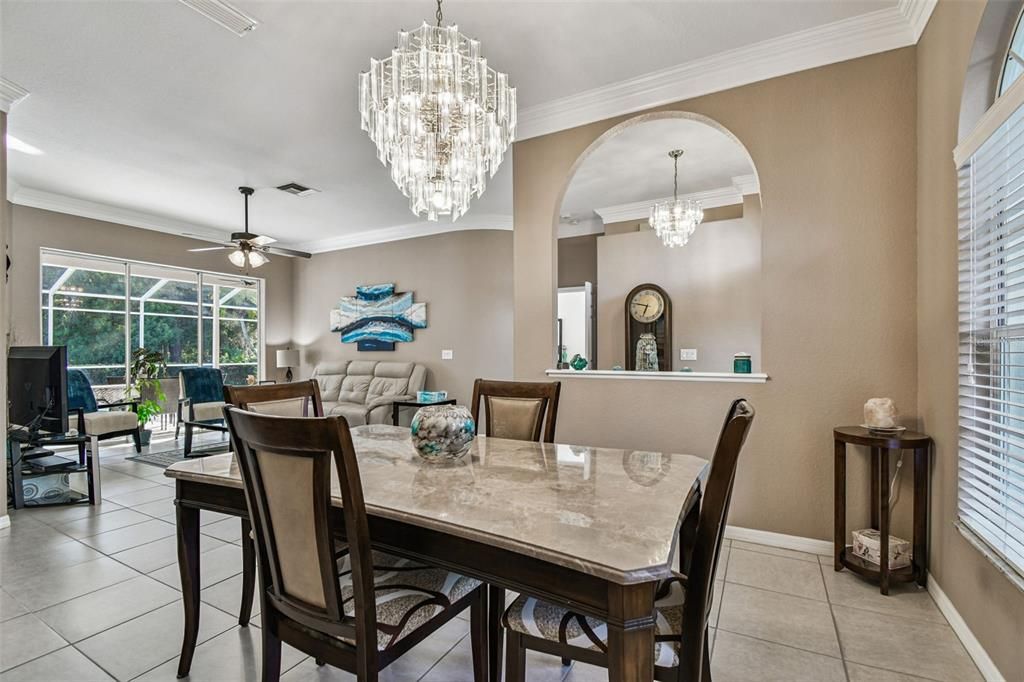 合同活跃: $847,000 (3 贝兹, 3 浴室, 2332 平方英尺)