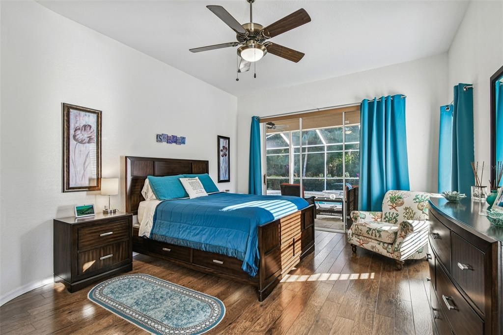 合同活跃: $847,000 (3 贝兹, 3 浴室, 2332 平方英尺)