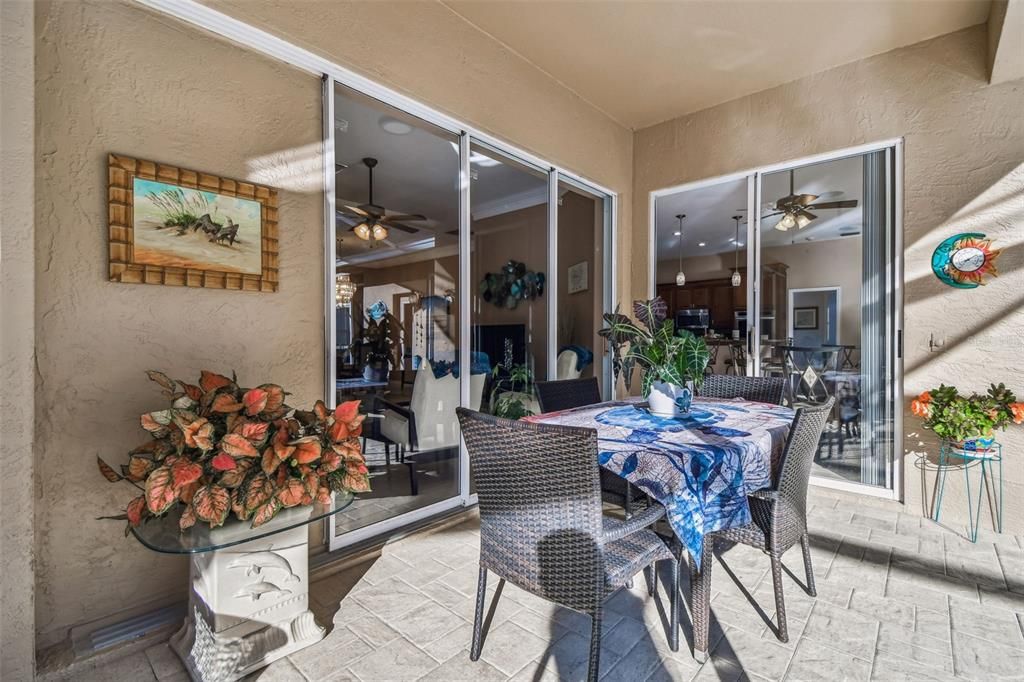 合同活跃: $847,000 (3 贝兹, 3 浴室, 2332 平方英尺)