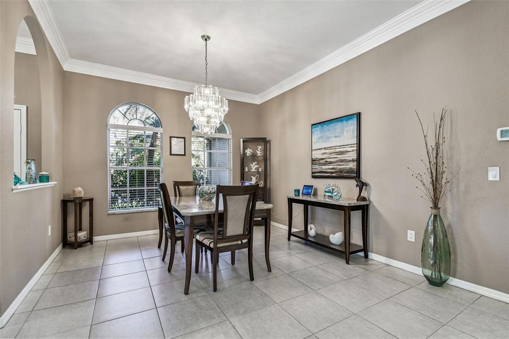 合同活跃: $847,000 (3 贝兹, 3 浴室, 2332 平方英尺)