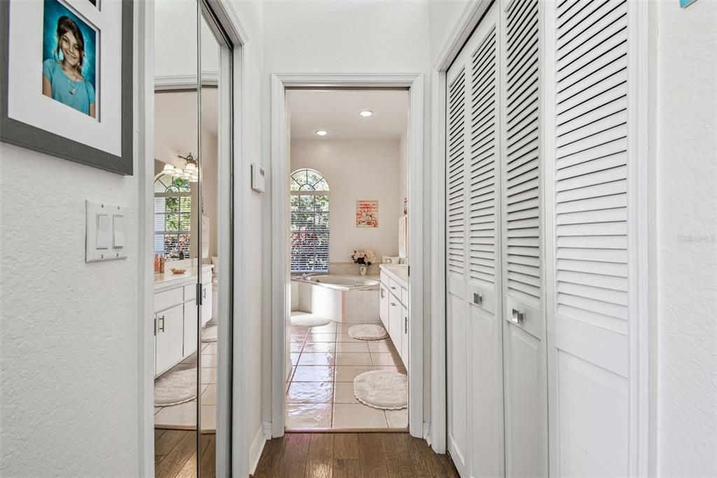 合同活跃: $847,000 (3 贝兹, 3 浴室, 2332 平方英尺)