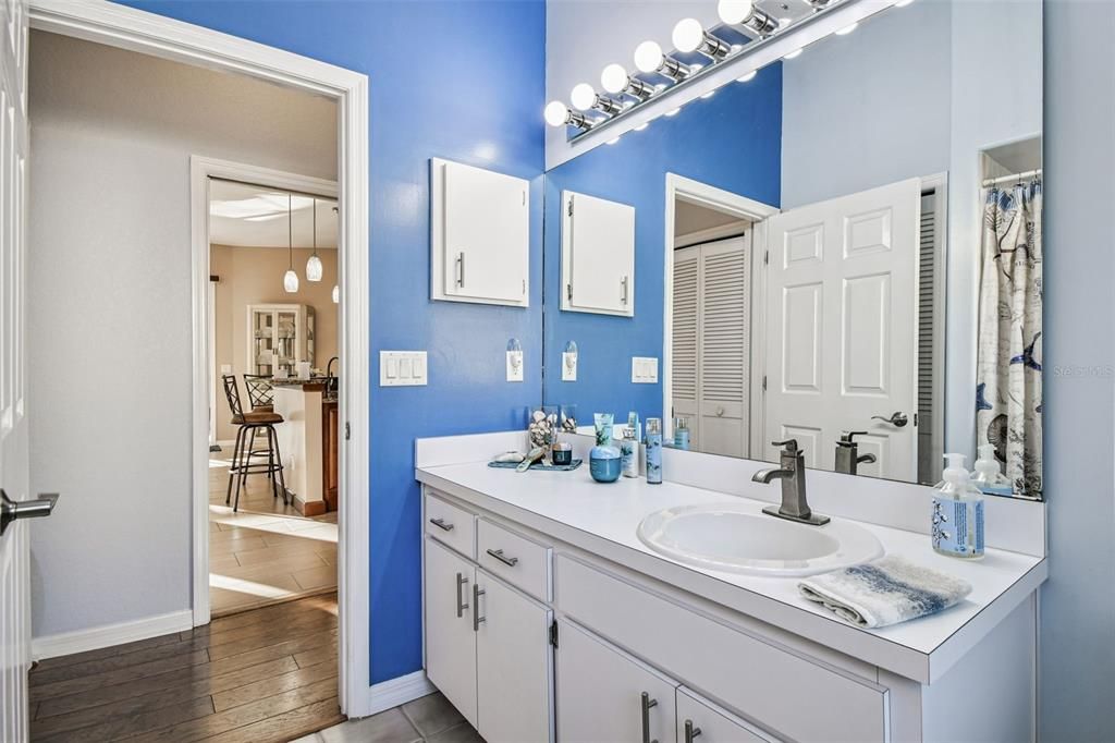 合同活跃: $847,000 (3 贝兹, 3 浴室, 2332 平方英尺)