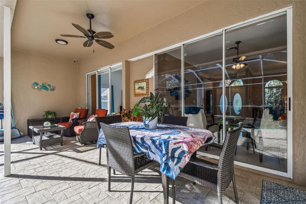 合同活跃: $847,000 (3 贝兹, 3 浴室, 2332 平方英尺)