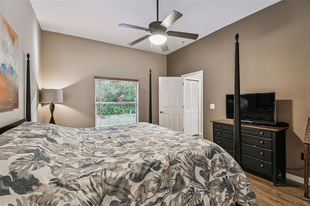 合同活跃: $847,000 (3 贝兹, 3 浴室, 2332 平方英尺)