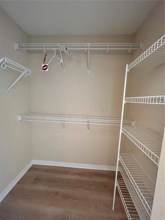 合同活跃: $2,450 (4 贝兹, 3 浴室, 2033 平方英尺)