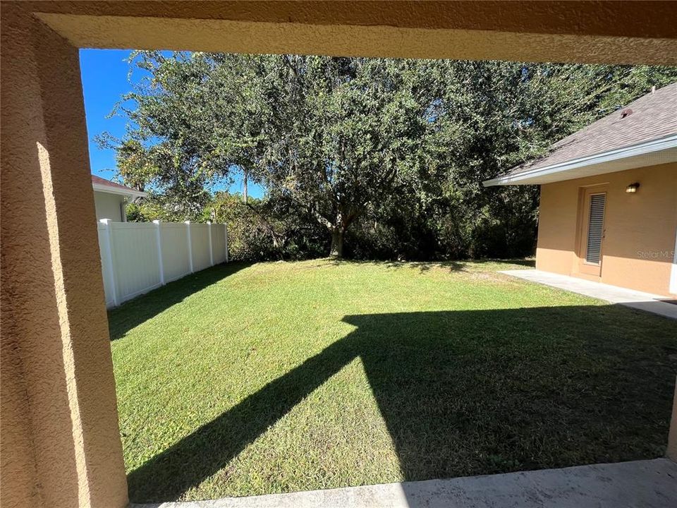 合同活跃: $2,450 (4 贝兹, 3 浴室, 2033 平方英尺)