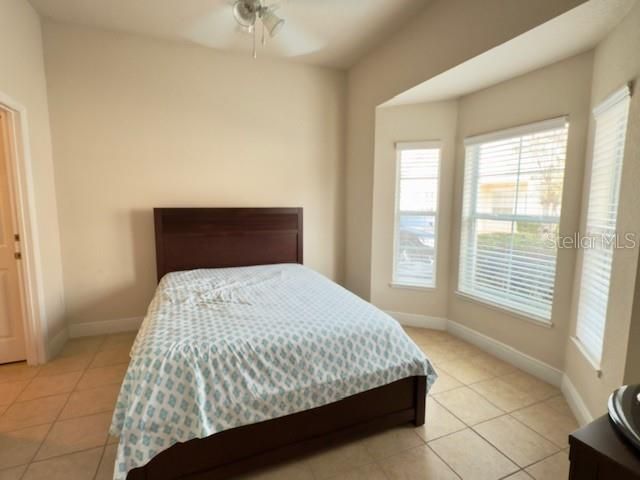 待售: $220,000 (2 贝兹, 2 浴室, 1057 平方英尺)