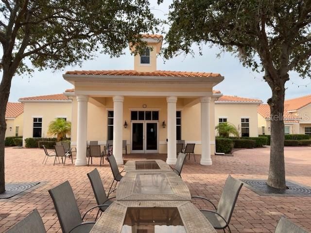 待售: $220,000 (2 贝兹, 2 浴室, 1057 平方英尺)