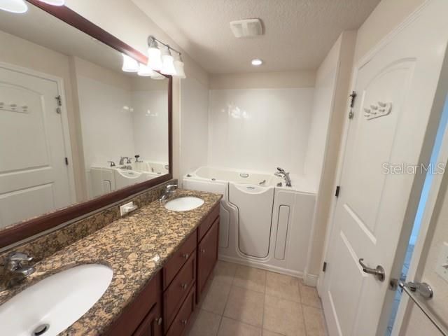 待售: $220,000 (2 贝兹, 2 浴室, 1057 平方英尺)