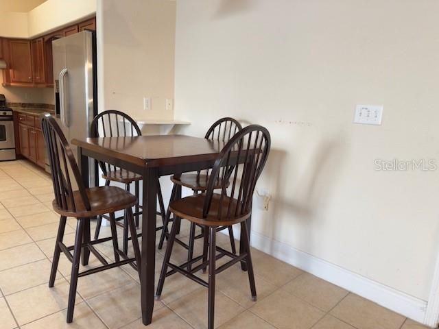 待售: $220,000 (2 贝兹, 2 浴室, 1057 平方英尺)