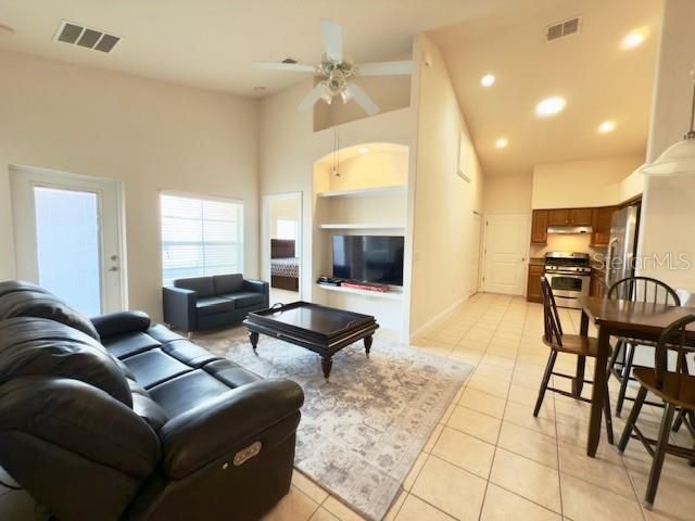 待售: $220,000 (2 贝兹, 2 浴室, 1057 平方英尺)