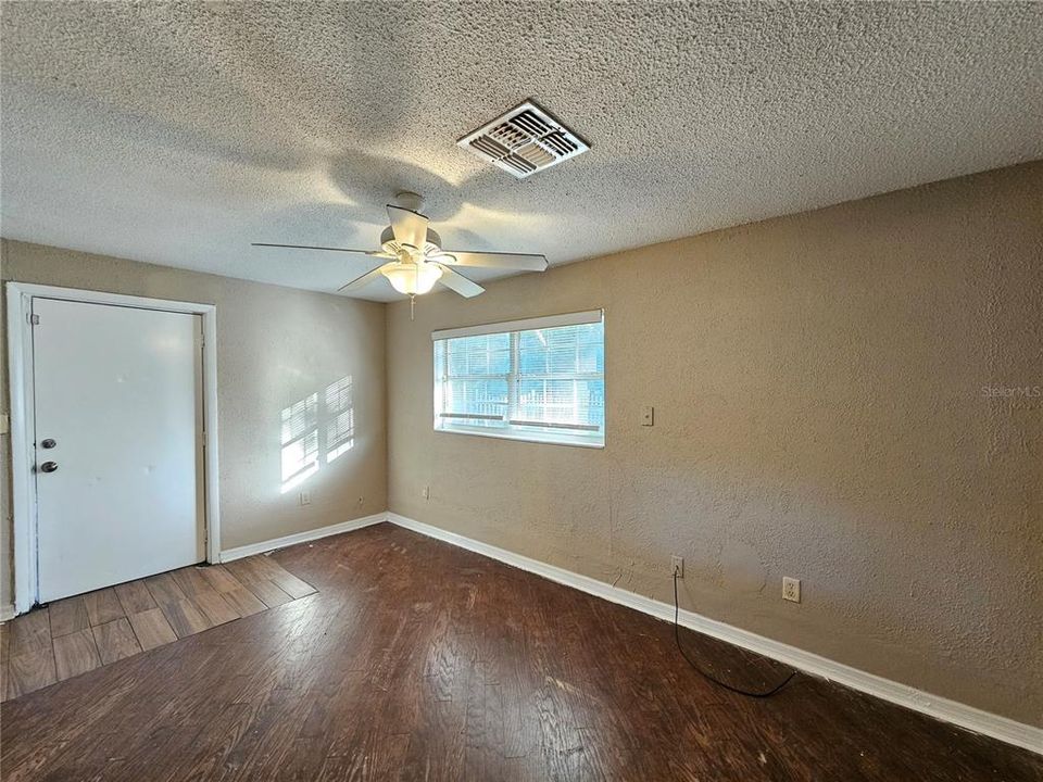 For Rent: $1,025 (1 beds, 1 baths, 589 Square Feet)